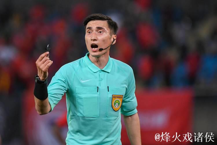 世俱杯首现裁判佩戴执法记录仪 俩中国裁判入选 世俱杯首现裁判佩戴执法记录仪 俩中国裁判入选